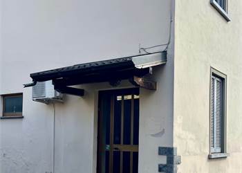 CARUGO AFFITTASI NEGOZIO - UFFICIO FRONTE STRADA 