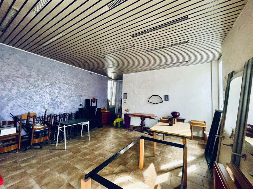 FOTO INTERNANEGOZIO UFFICIO